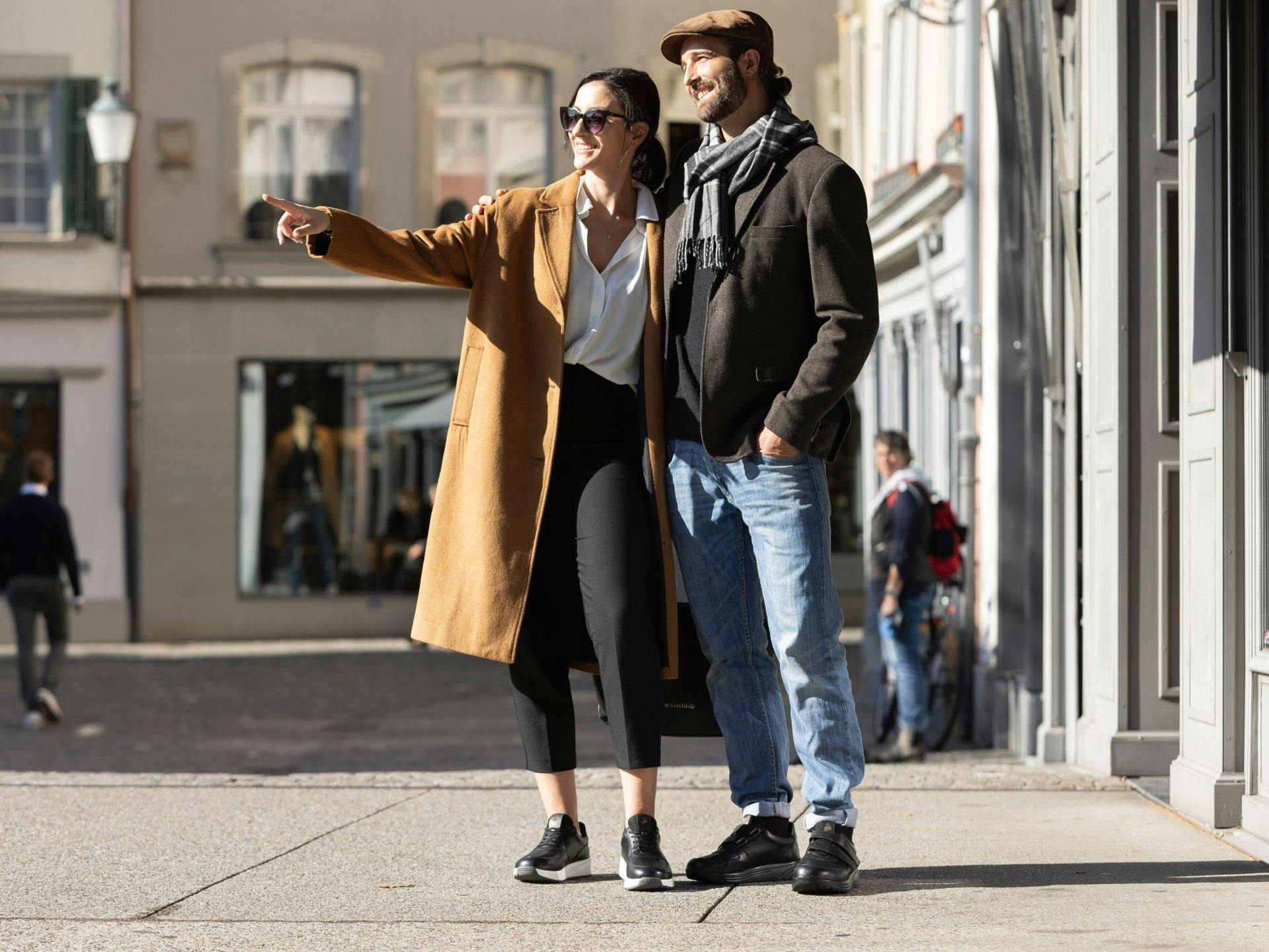 Extra bequem und immer gut aussehend: Die klassisch-sportlichen Anova-Ledermodelle «Carla» und «Carlo» wahlweise mit Schnür- oder Klettverschluss.