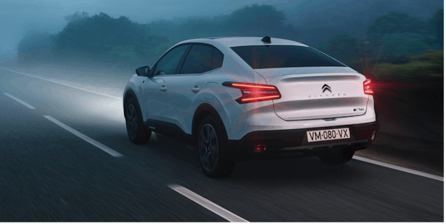 La ligne ultra-élégante de Nouvelle Citroën ë-C4 X 100 % électrique se conclut sur une silhouette fastback plus que pratique.