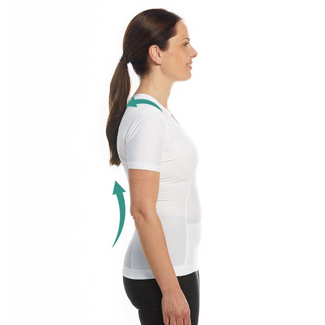 Le t-shirt redresse le haut du dos pour lui donner une posture optimale.