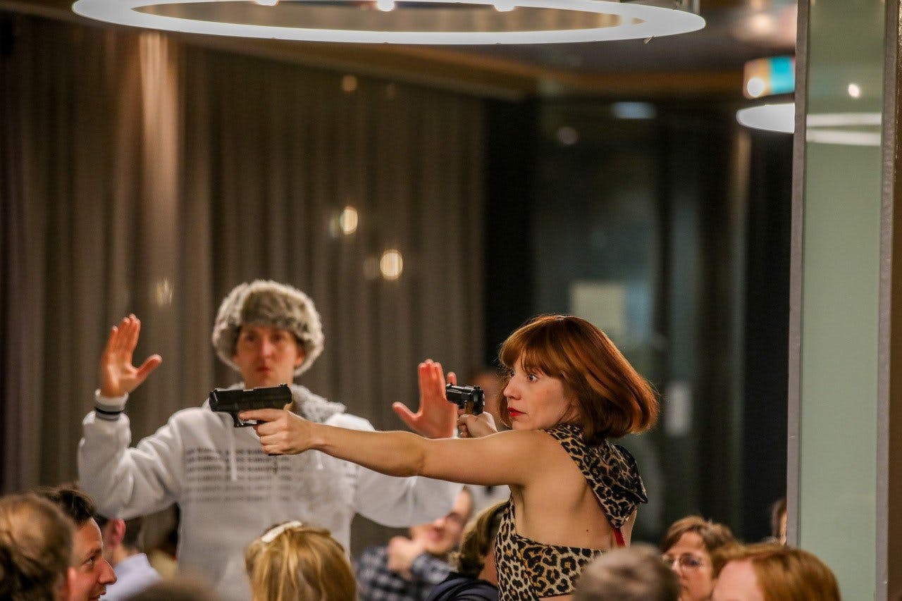 In über 50 Locations in der ganzen Deutschschweiz macht das Ensemble von Peter Denlos krimi.ch regelmässig Halt.