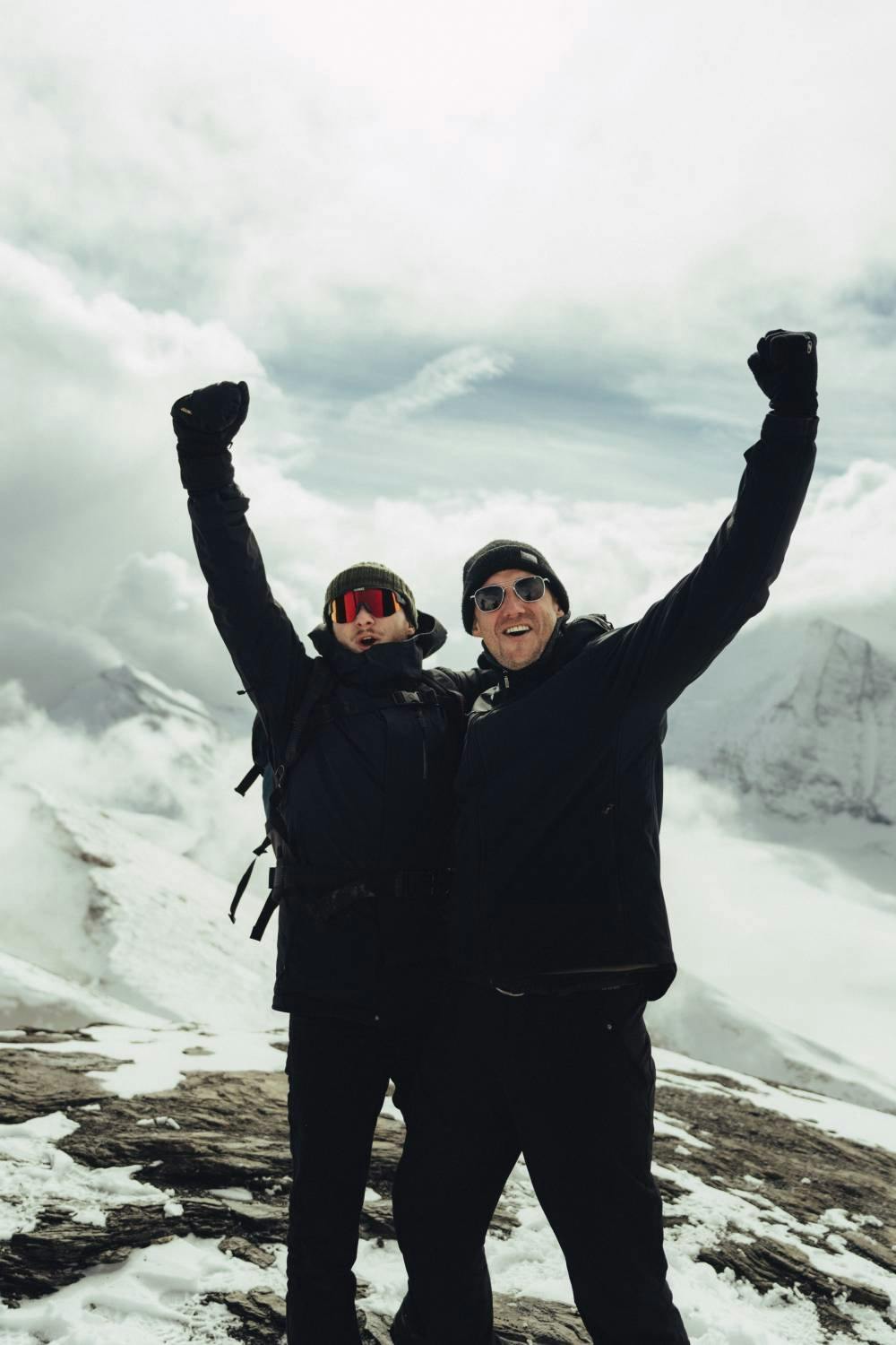 Geschafft: Der Aufstieg auf den höchsten Wanderberg Europas hat geklappt.