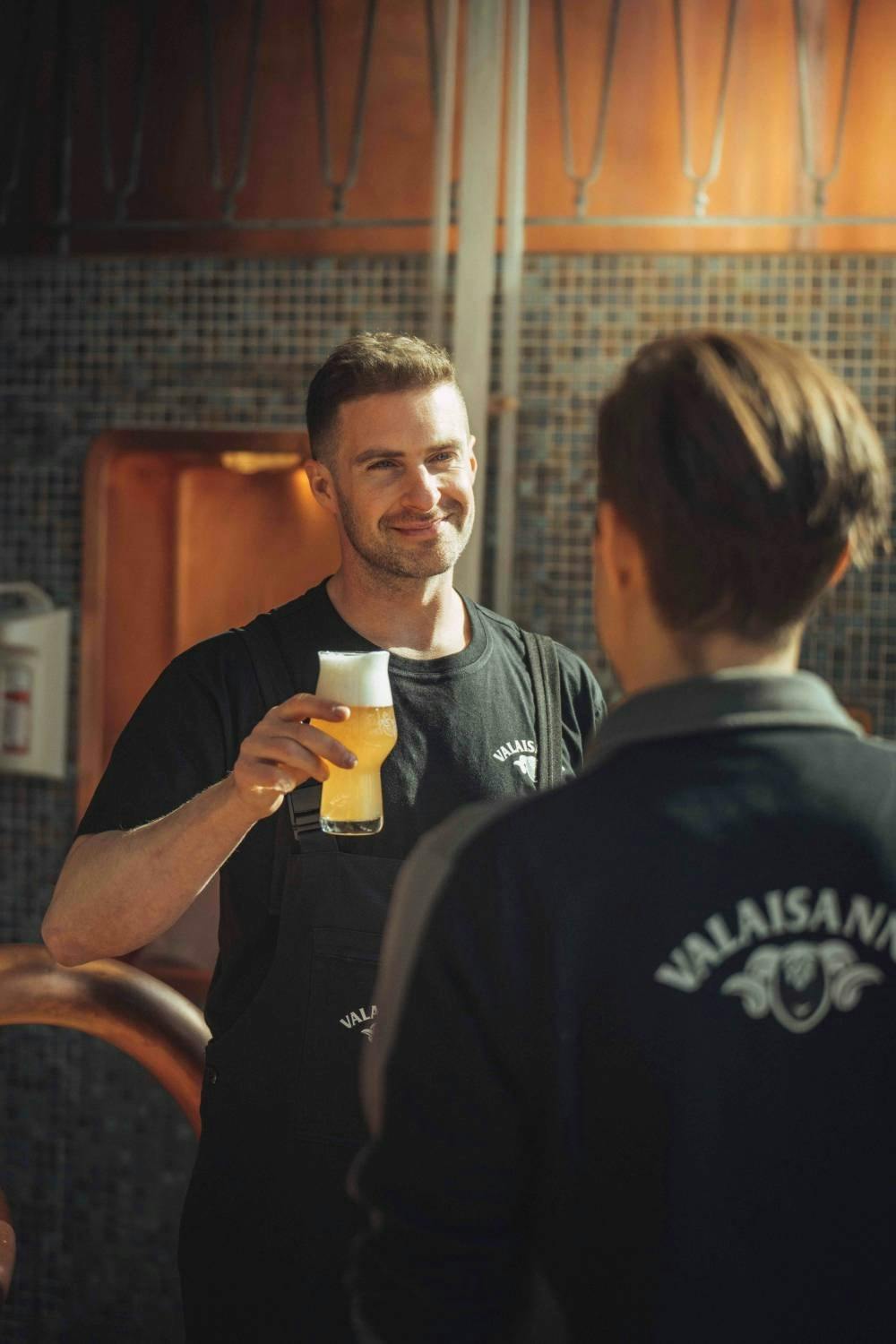 Im Gegensatz zu herkömmlichen IPAs schmecken New England IPAs nach tropischen Früchten.