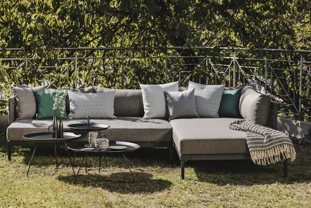 Alle Outdoor-Möbel von CASA sind wetterfest und sofort verfügbar.