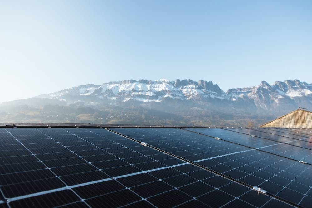 Clyde investiert in Solaranlagen und sorgt indirekt für sauberen Strom für die elektrische Flotte.