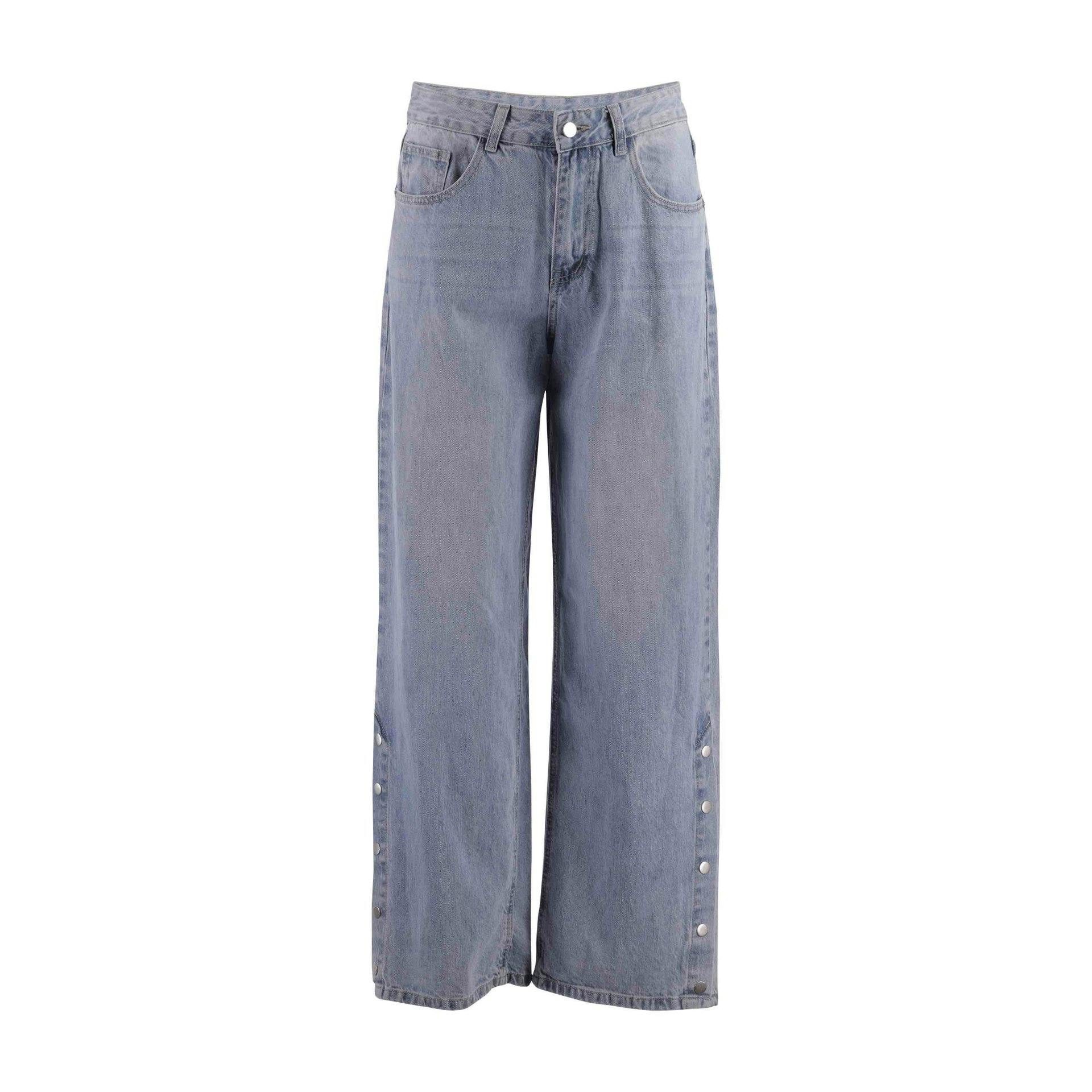 Une coupe «wide leg» avec des boutons sympas sur la partie inférieur du jean: jeans 5215, CHF 49.95 chez