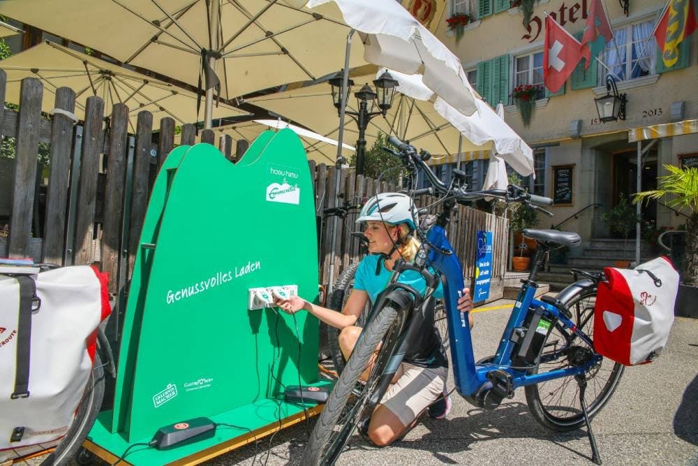 Vor Ort lassen sich E-Bikes in unterschiedlichen Modellen unkompliziert für einen Tag mieten.