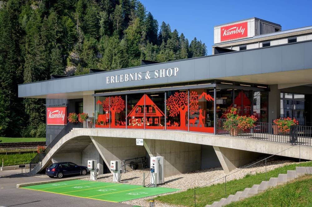 Zum Schluss kannst du dich mit einem leckeren Kaffee oder Süssgetränk im Kambly Café stärken.