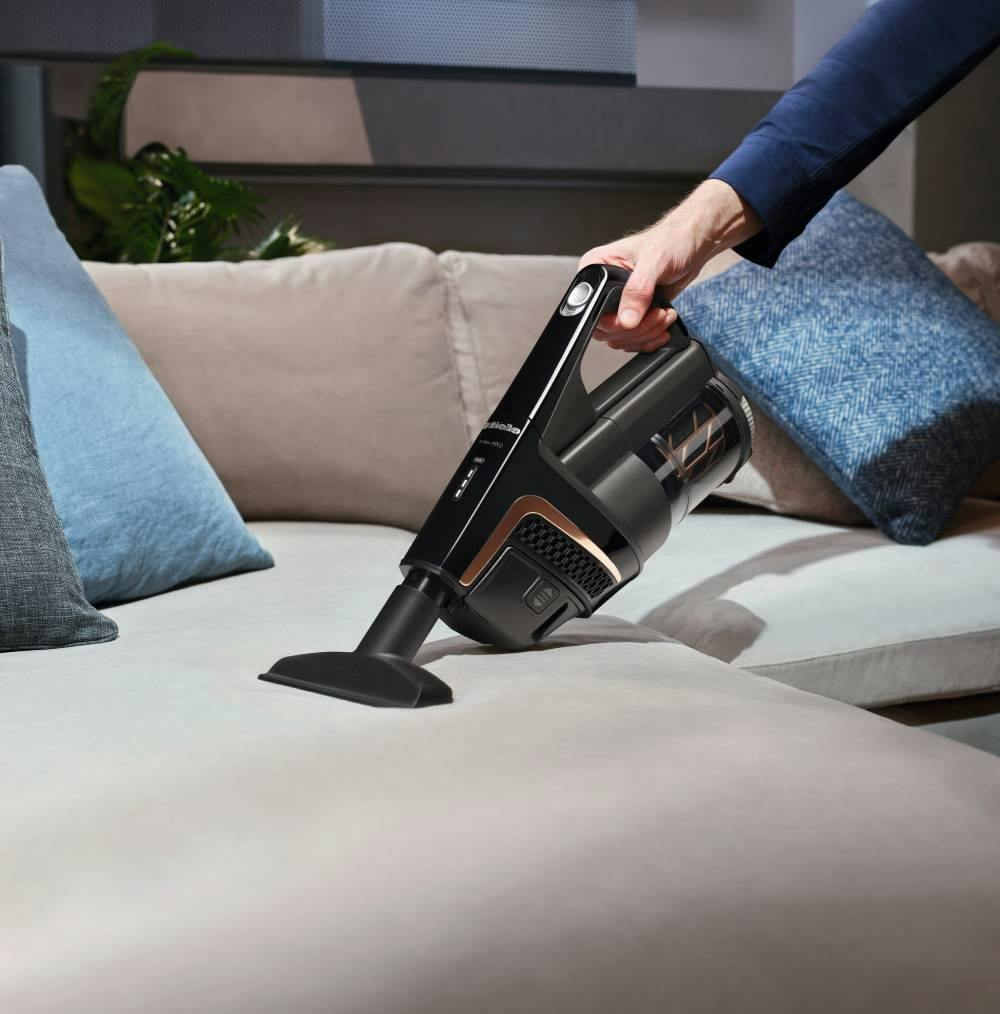 Erreicht auch besonders tief sitzenden Staub: Der