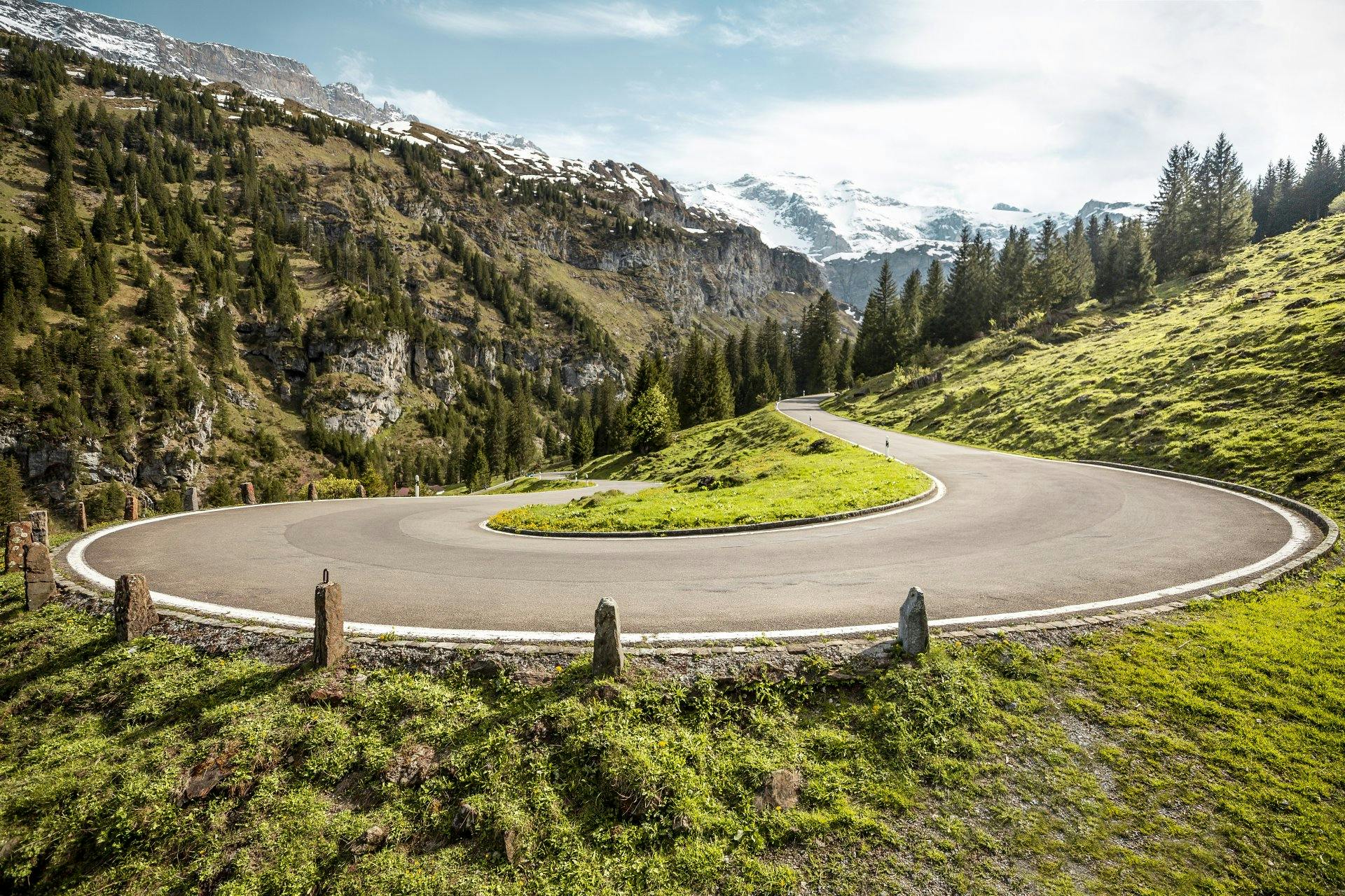 Dompter de nombreux virages et découvrir des destinations fabuleuses, voilà qui va te plaire. Tu trouveras une foule d’idées sur hertzmyweekend.ch.
