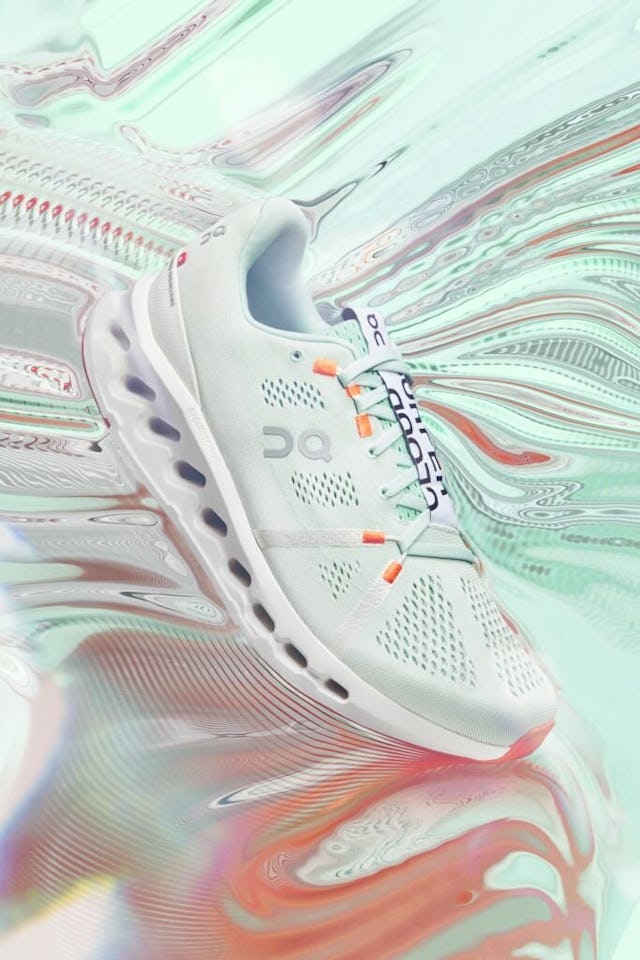 Die hohlen Elemente in der Sohle sind typisch für On und verhalf dem Unternehmen zu Weltruhm.