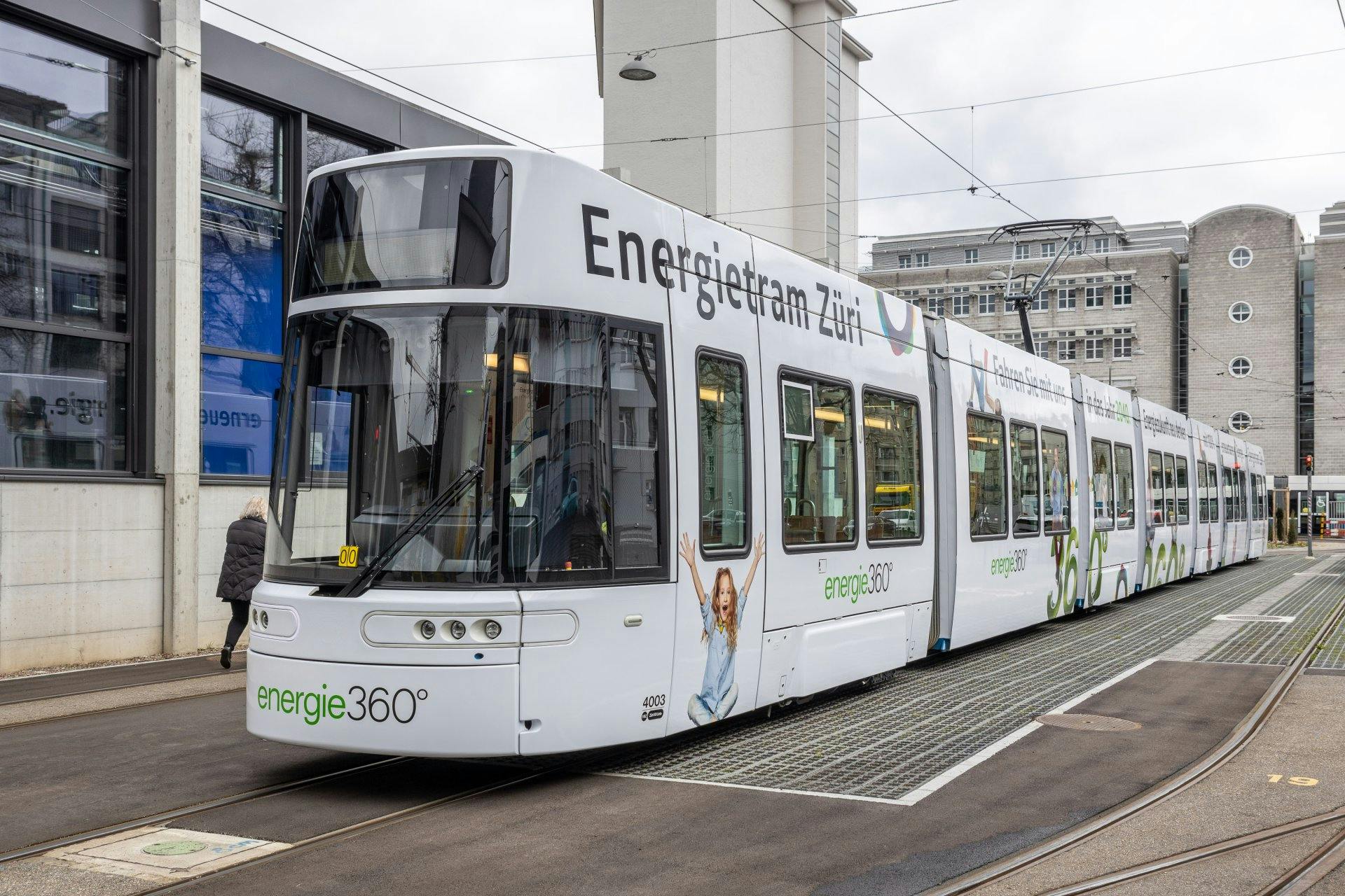 Interaktives Lernen: Das erste Flexity-Themen-Tram der Schweiz fährt jetzt in Zürich.