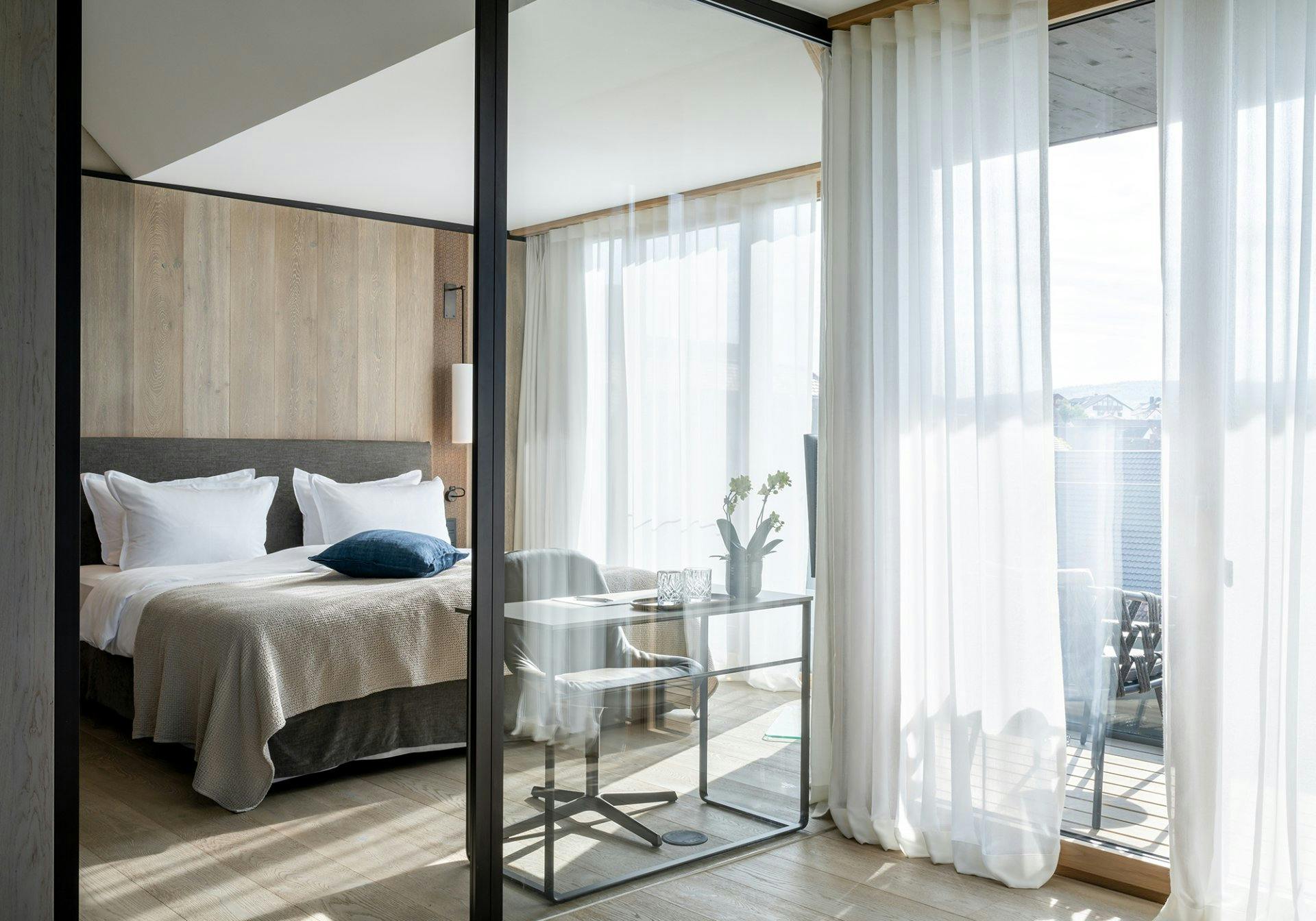 Das herzliche Hotel direkt am Bodensee überzeugt mit seiner Gastfreundschaft und wunderschönen Einrichtung.