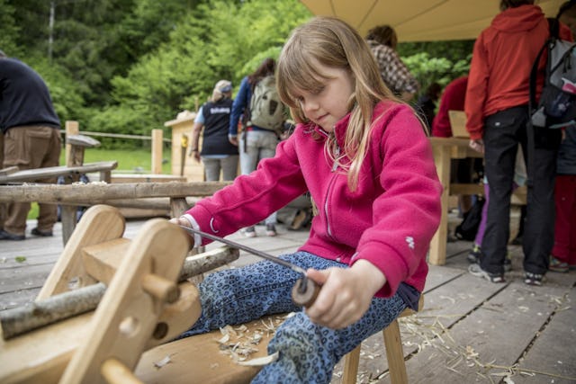 Le programme quotidien du musée en plein air comprend également des activités participatives.