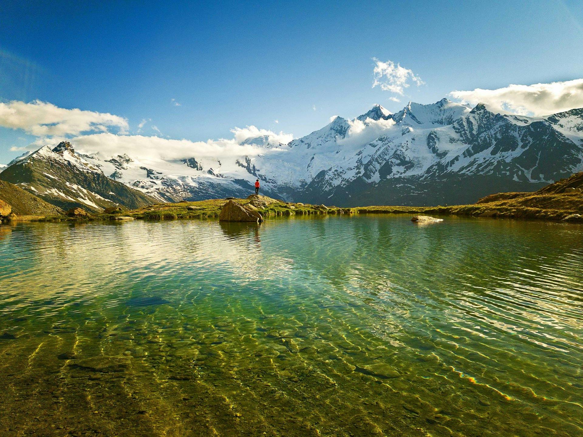 La résolution de 108 Mpx te permet de zoomer dans l'image. Encore et encore.