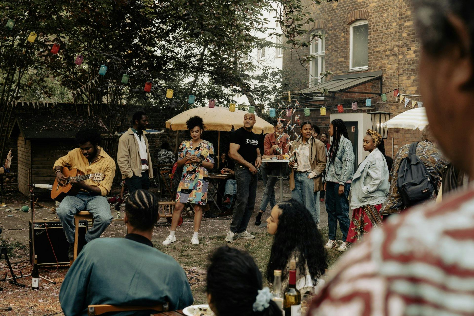 Pour que la série soit la plus authentique possible, les scènes ont été tournées à Görlitz, Dresde et Berlin sur les lieux originaux.