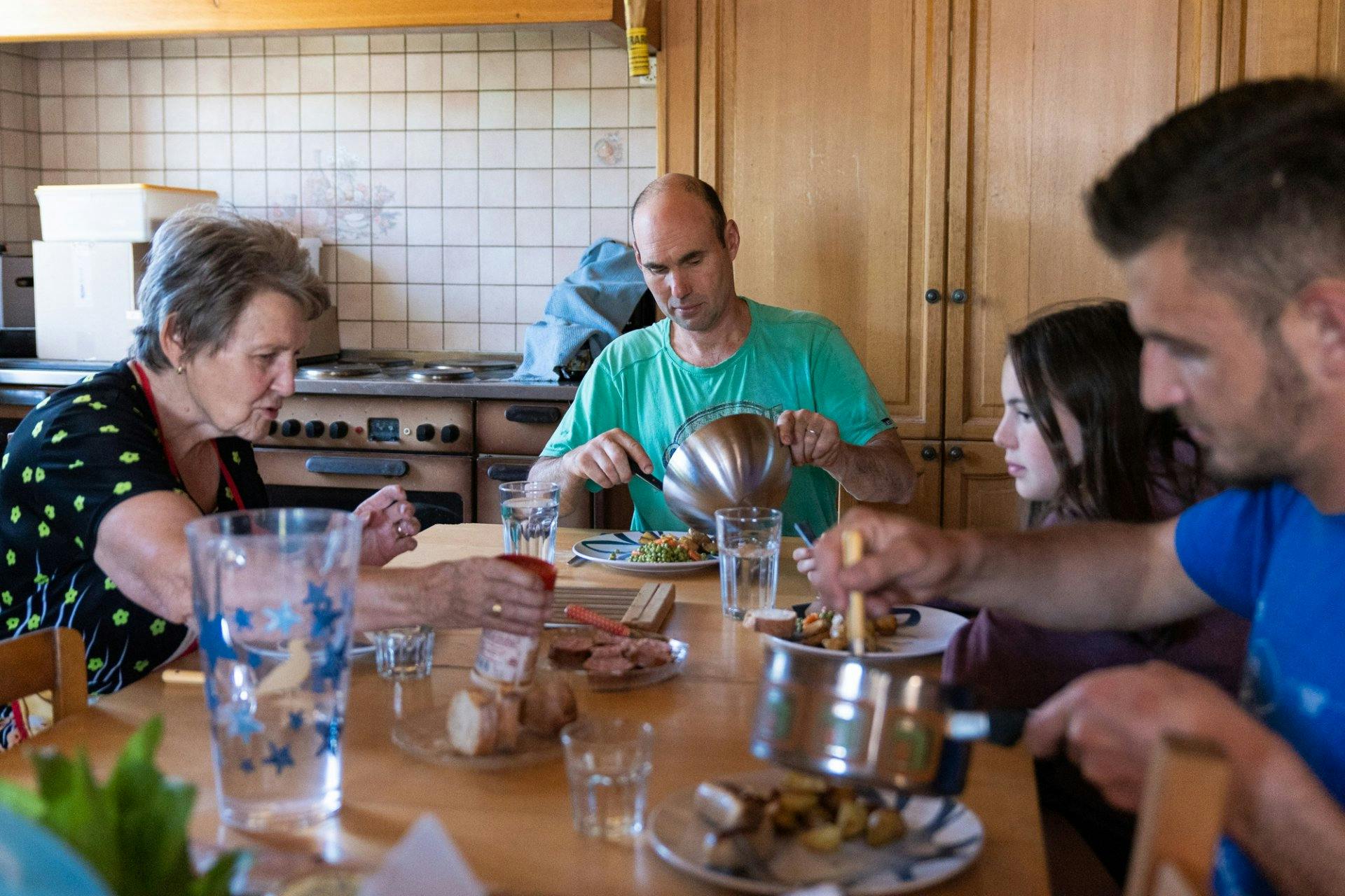 Le travail, ça donne faim. Chez les Demont, les repas en famille sont un rituel.