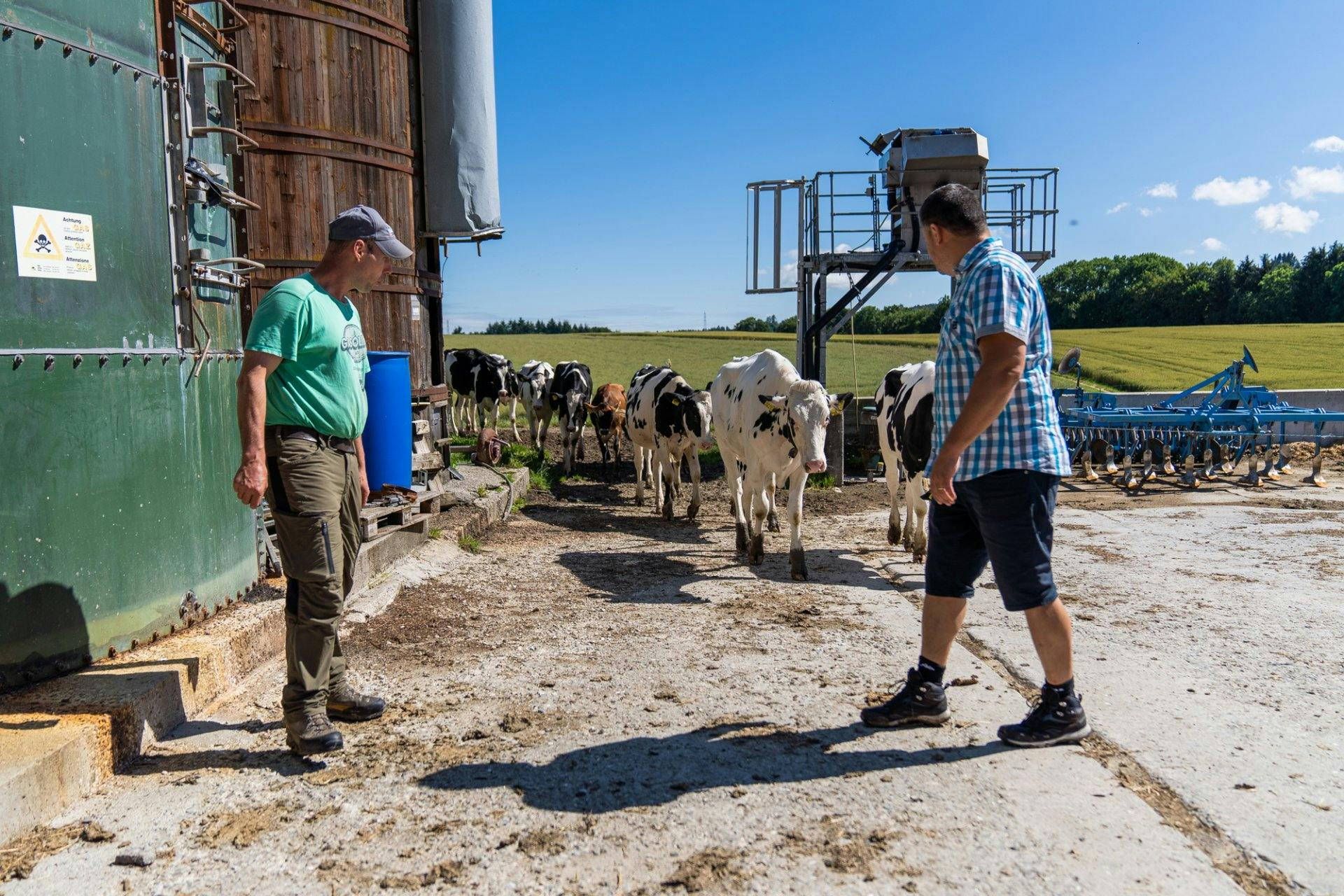 Le travail commence tôt et se termine tard. Le reporter Marc Fragnière en a fait l'expérience.