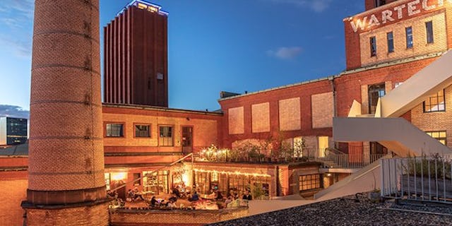 Le Restaurant Don Camillo, avec sa charmante terrasse.