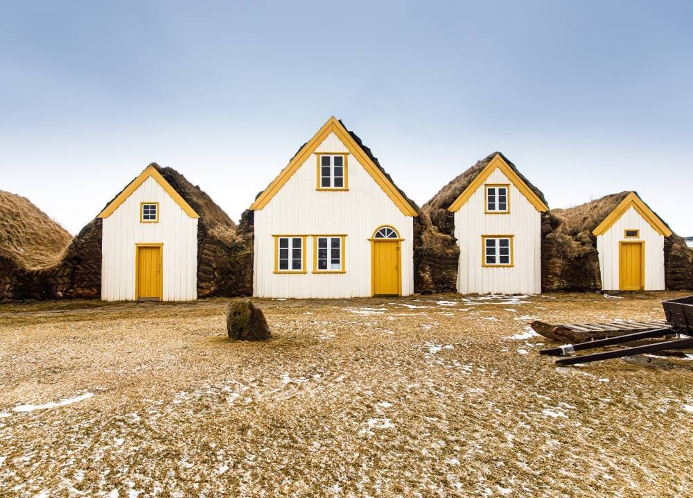 Die Torfhäuser von Glaumbær – einem alten Kirchdorf im Norden von Island.