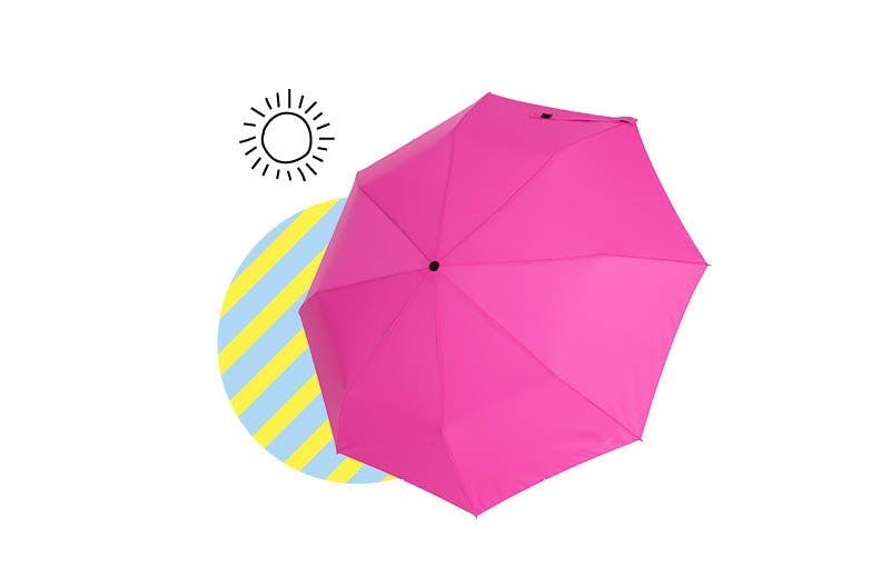 Barbiecore et pluie d’été: parapluie de poche, pink, 9.95 francs, Coop City.