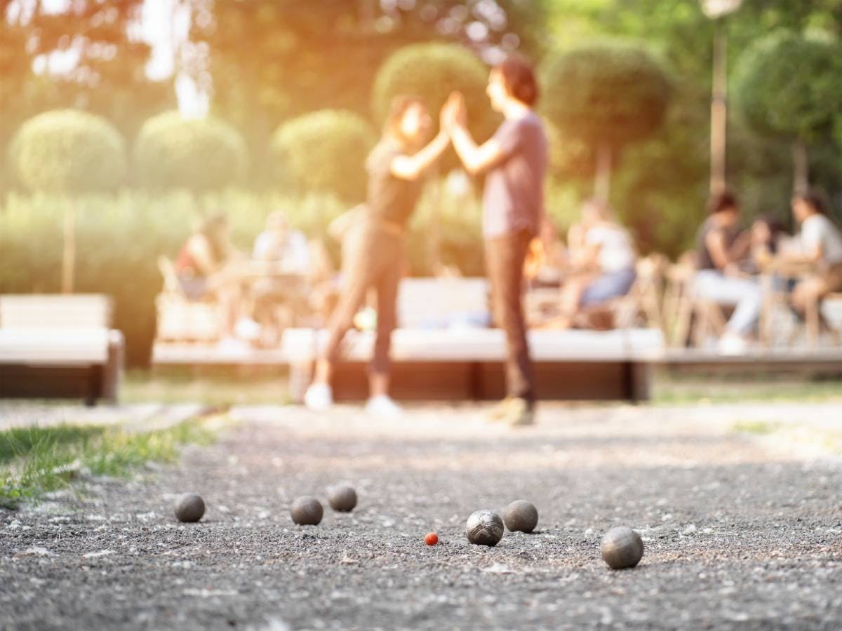 Wie wärs mit einem Spiel? Beim populären «Jeux de Boules» fühlst du dich gleich wie an der Côte d'Azur.