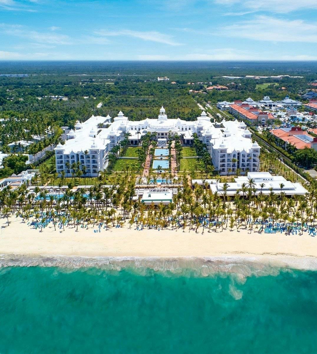 Ou alors, tu peux te rendre à Punta Cana, où tu pourras te faire dorloter au Riu Palace Punta Cana *****.
