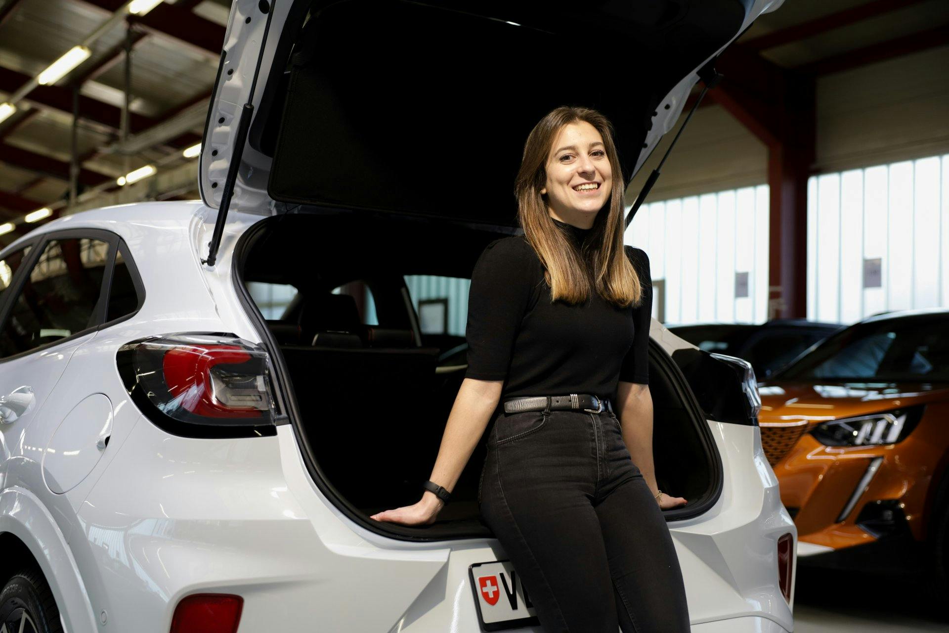 Carvolution-Mitgründerin Léa Miggiano kennt die Herausforderung, dass die Gesamtkosten rund ums Auto oft unterschätzt werden. Gemäss Studien werden die Kosten gar bis zu 50 Prozent unterschätzt.