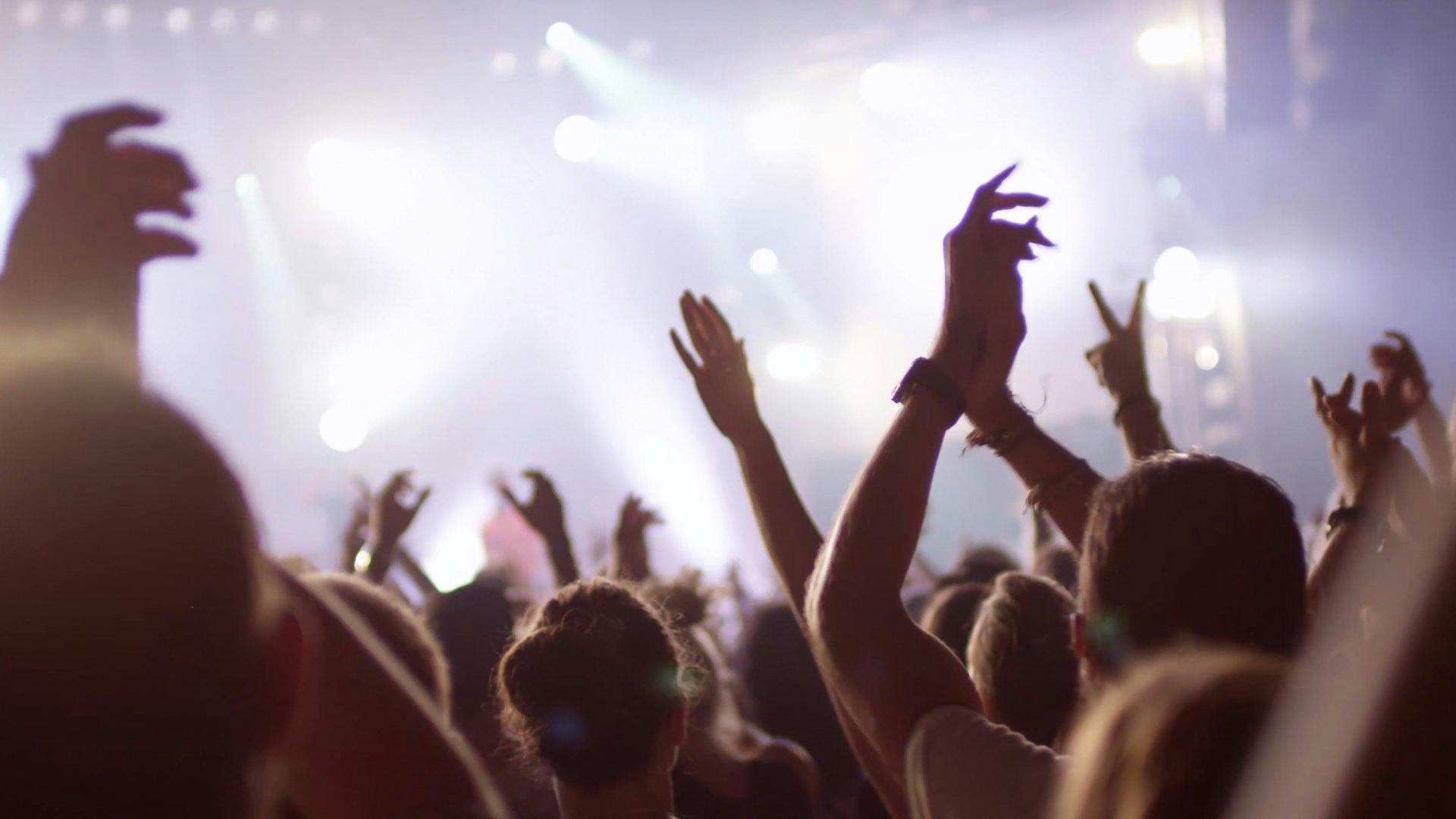 Heisse Live-Musik, ausgelassene Stimmung und kühle Drinks: Das Luzern Live Festival 2023 wird einsame Spitze!