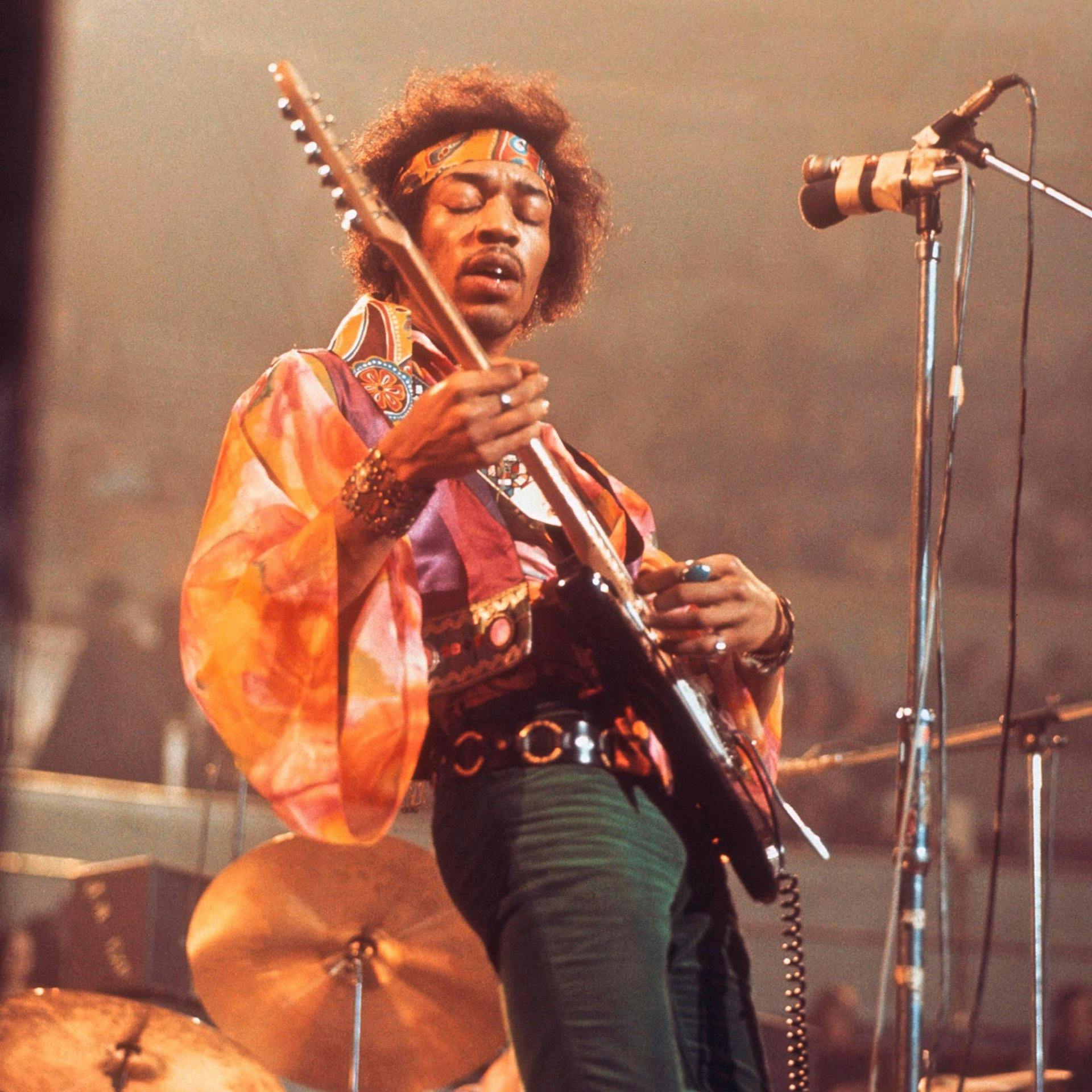 Jimi Hendrix mochte es modisch bunt und extravagant.