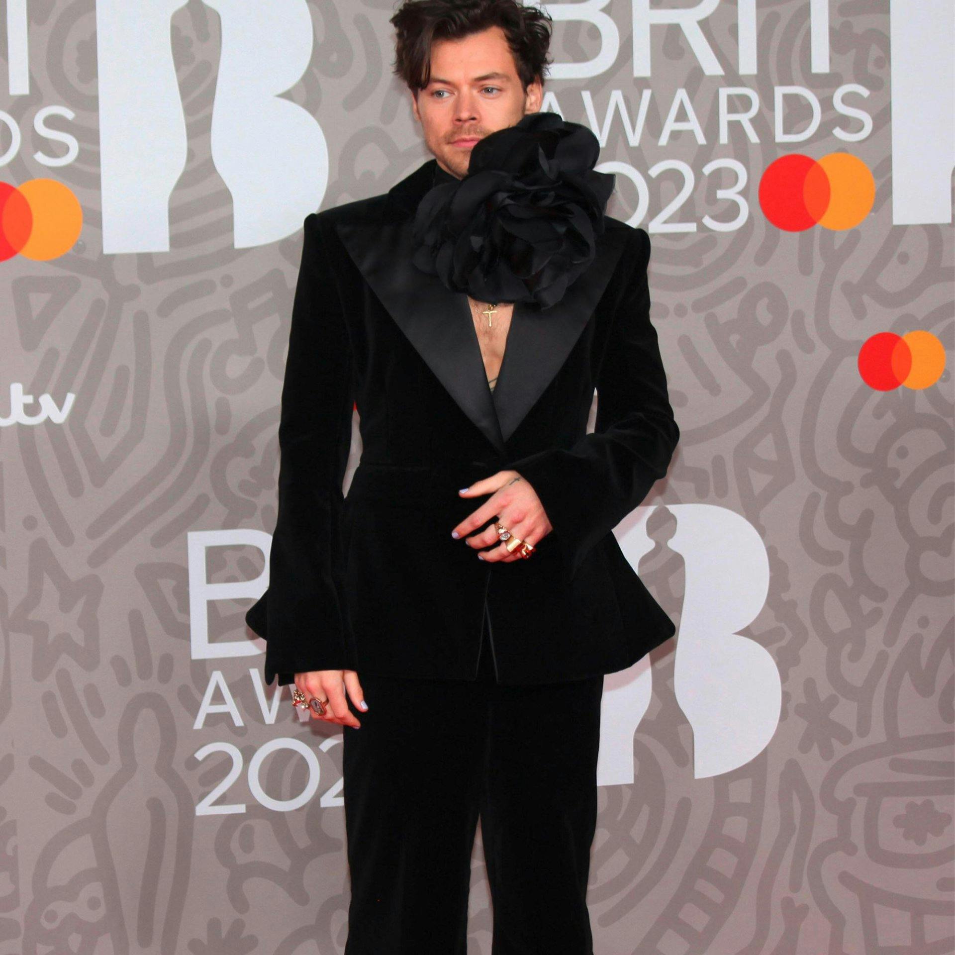 Tailliert und floral: Harry Styles an den diesjährigen Brit Awards.