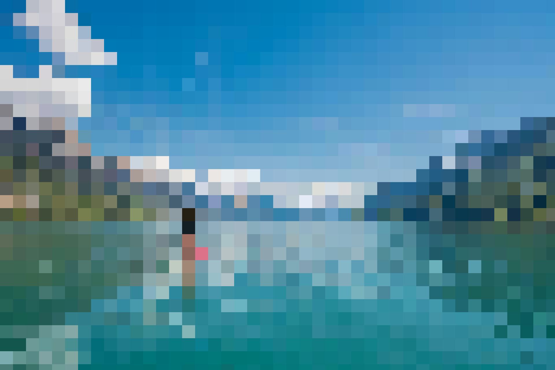 Glisser en stand-up paddle sur le lac de Thoune d'un bleu profond ou sur le lac de Brienz aux eaux turquoises.