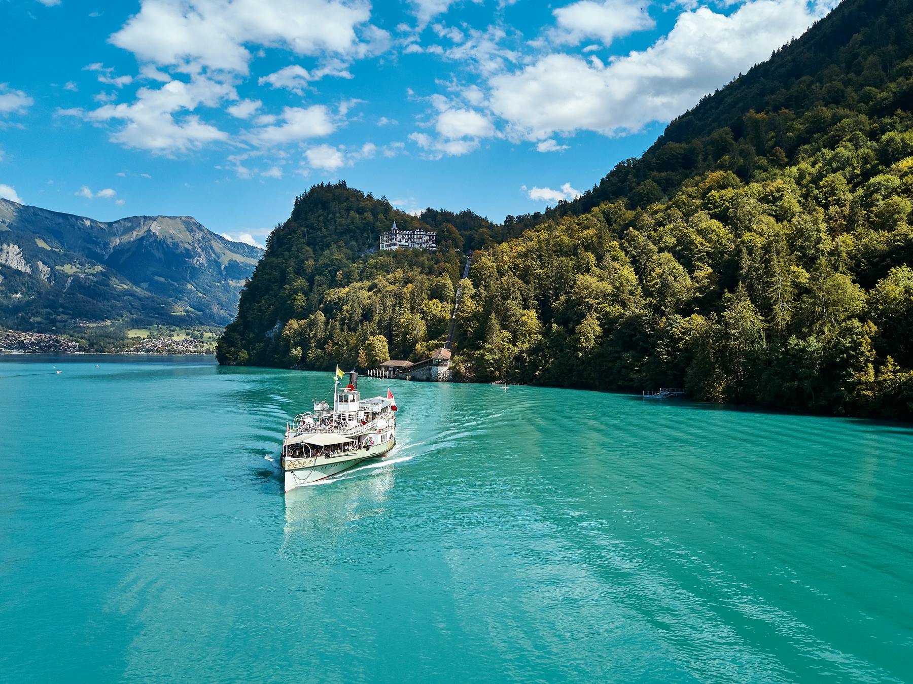 Monter à bord et se détendre: une croisière sur le lac de Brienz permet de se ressourcer.