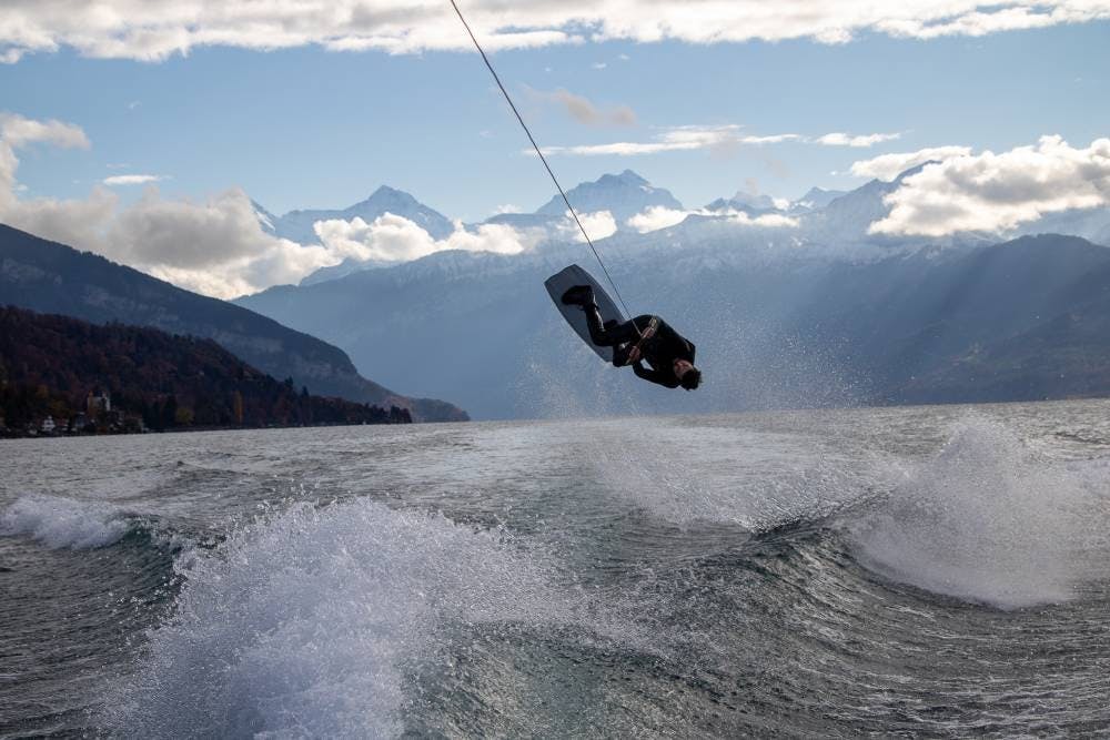 Ceux qui souhaitent plus d'action peuvent faire du wakeboard sur le lac de Thoune.