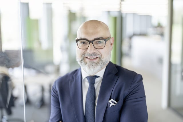 Rosario Loria est expert en devises chez Raiffeisen et prend en charge la clientèle DAC en gestion des devises.