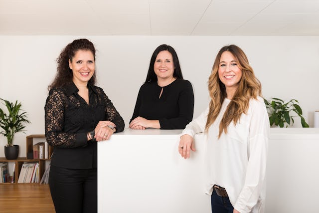 Das kompetente Team der TEKO Basel mit Schulleiterin Terry Tschumi, Martina Tato und Caroline Berthoud (v.l.n.r).