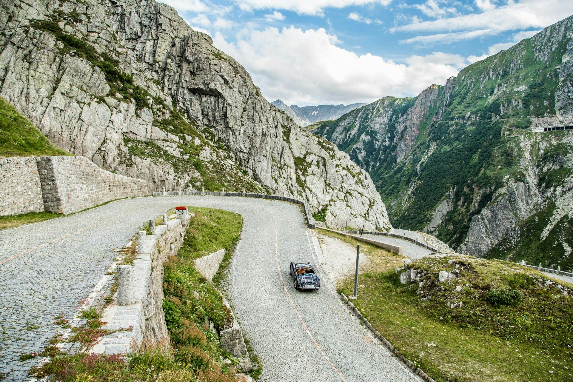 Nicht nur Paradies für Wanderer: Die Serpentinen der Passstrassen sind für Autofahrer ein echtes Highlight.