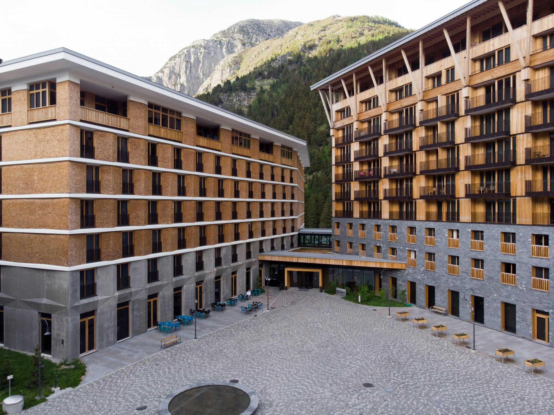 Radisson Blu Hotel Reussen, Andermatt – übernachten Sie im Herzen der Schweizer Alpen.