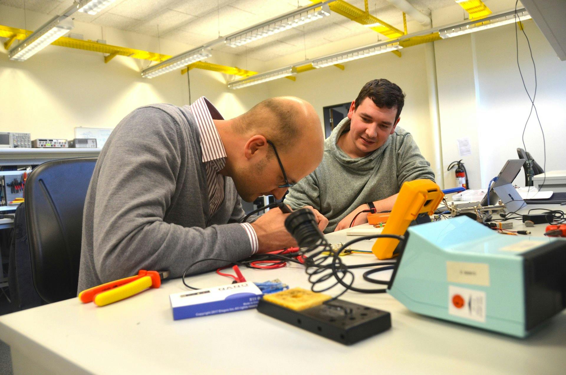 Im Zeichen der Energiewende: Techniker*innen HF gehören seit Jahren zu begehrten Leuten im Arbeitsmarkt.
