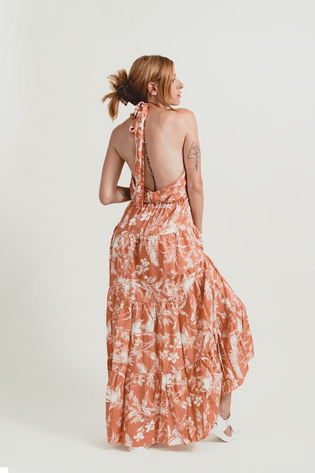 Fais entrer le soleil dans ta garde-robe: robe dos nu, 34.95 francs chez Chicorée