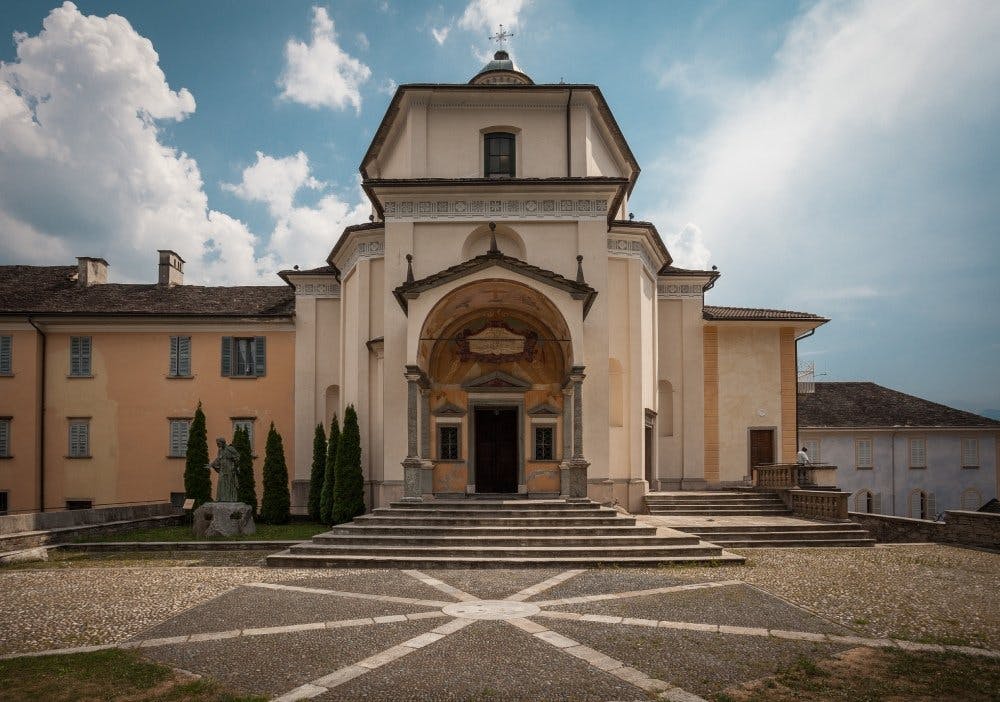 Der RegioExpress fährt dich von Bern ganz bequem nach Domodossola.