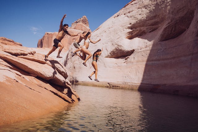 ... einfach bei wilder Action: Teva bietet das beste Sommerschuhwerk für alle Lebenslagen.