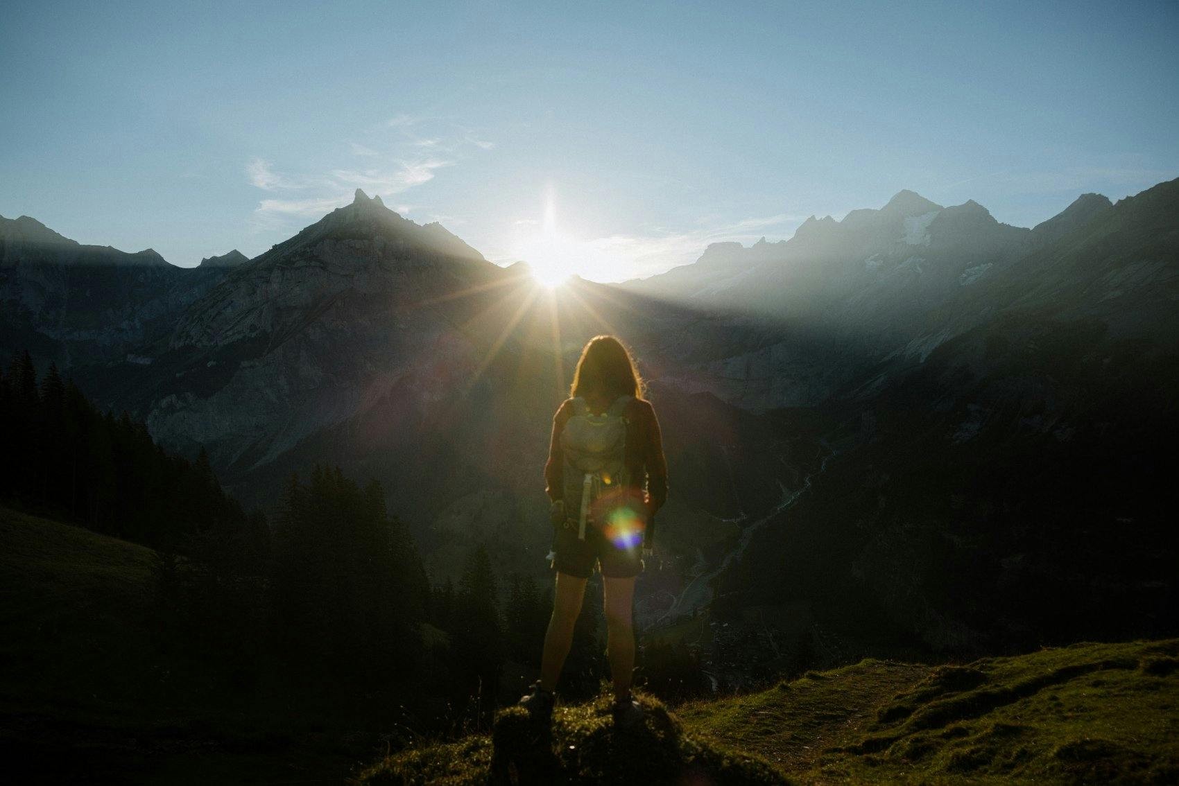 Sommer, Sonne, Sonnenschein: Mit diesen fünf Tipps wanderst du der Sonne entgegen.