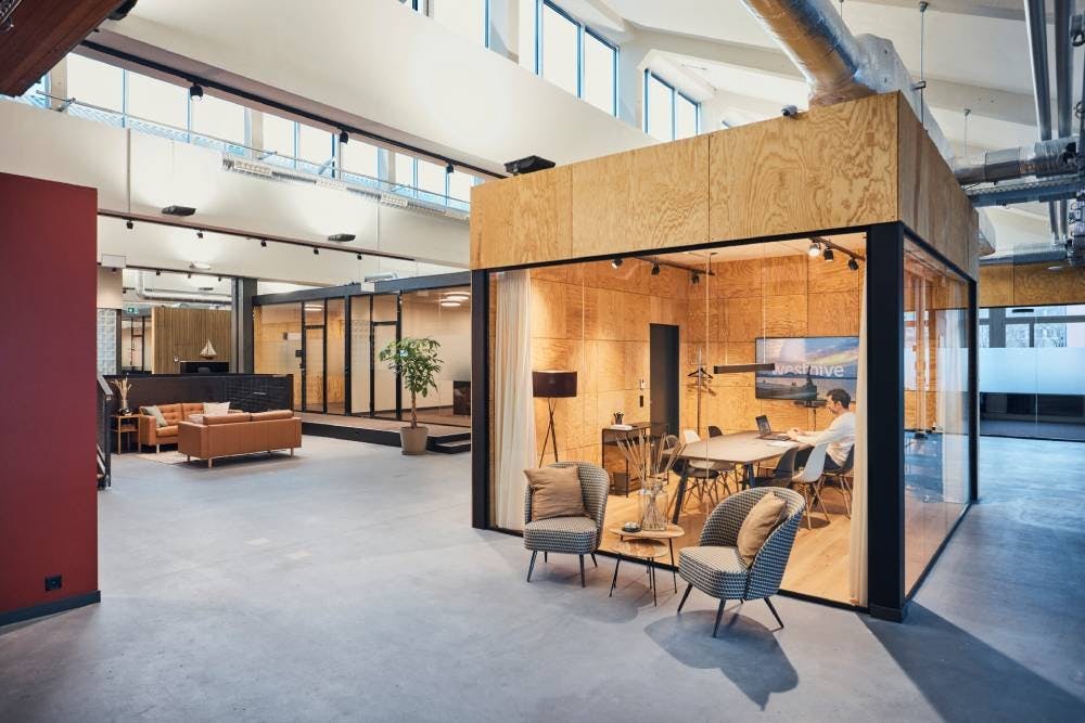 Une décoration de qualité pour le plus inspirant des bureaux: le nouveau espace Westhive à Genève.