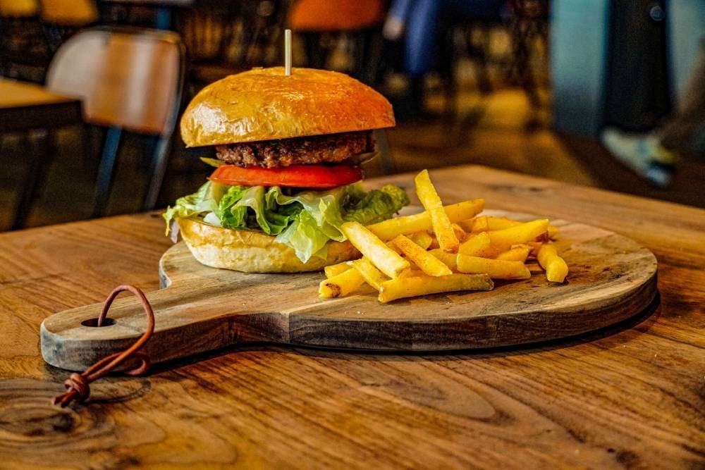 Les deux restaurants de Westhive à Genève proposent de la soul food et des plats sains.