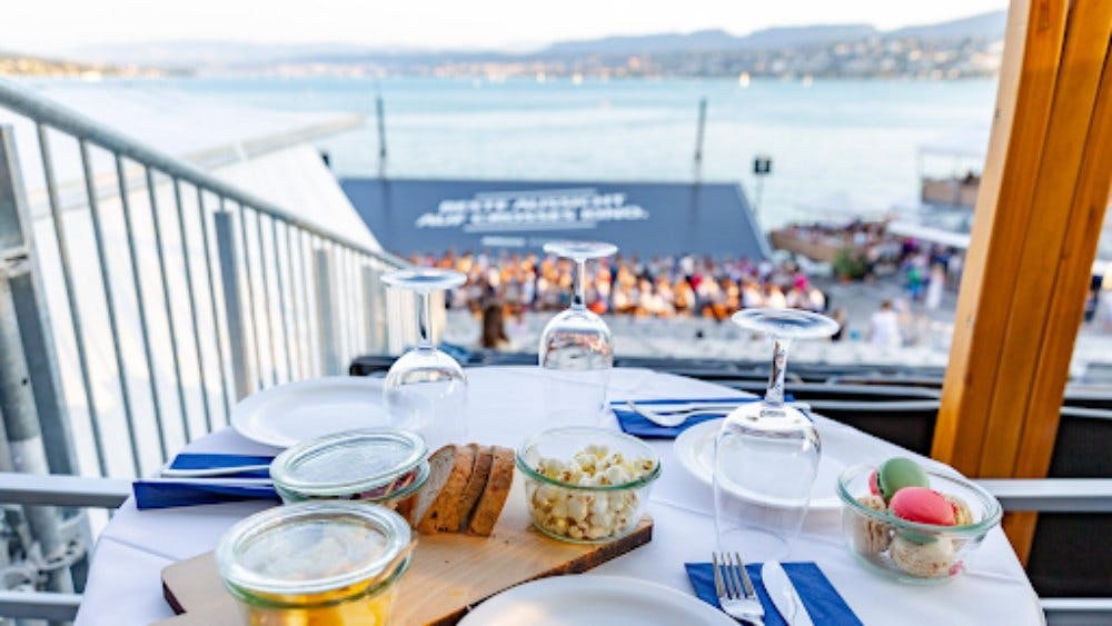 Magische Kulisse: Kinoerlebnis mit Blick auf den Zürichsee.