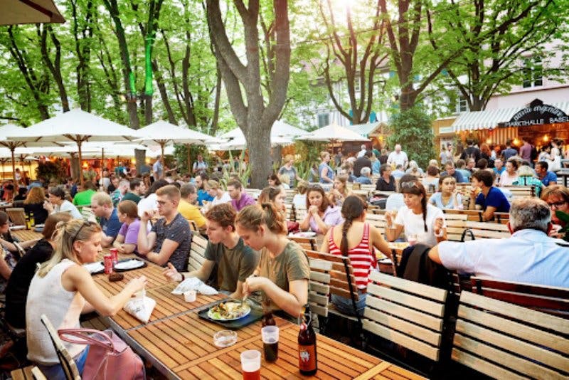 Street-Food-Feeling am Münsterplatz: Die Vielfalt der Markthalle Basel.