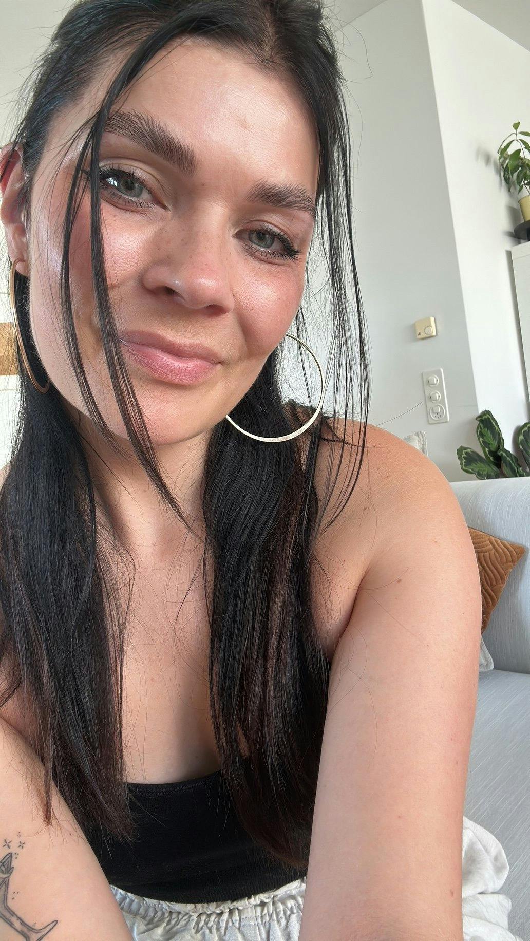 Malin (rédactrice beauté): «Respirez profondément. Prenez un café. Buvez-le SANS travailler, peu importe le nombre de choses que vous avez à faire».