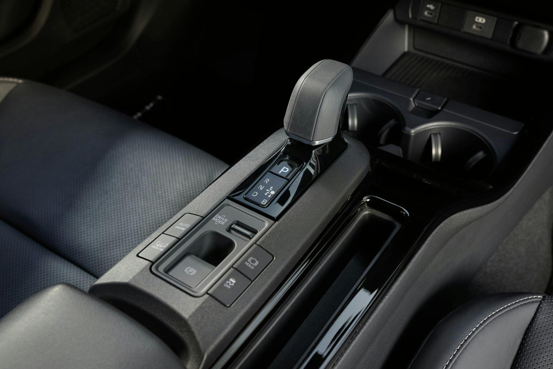 La console centrale est également élégante et fonctionnelle.