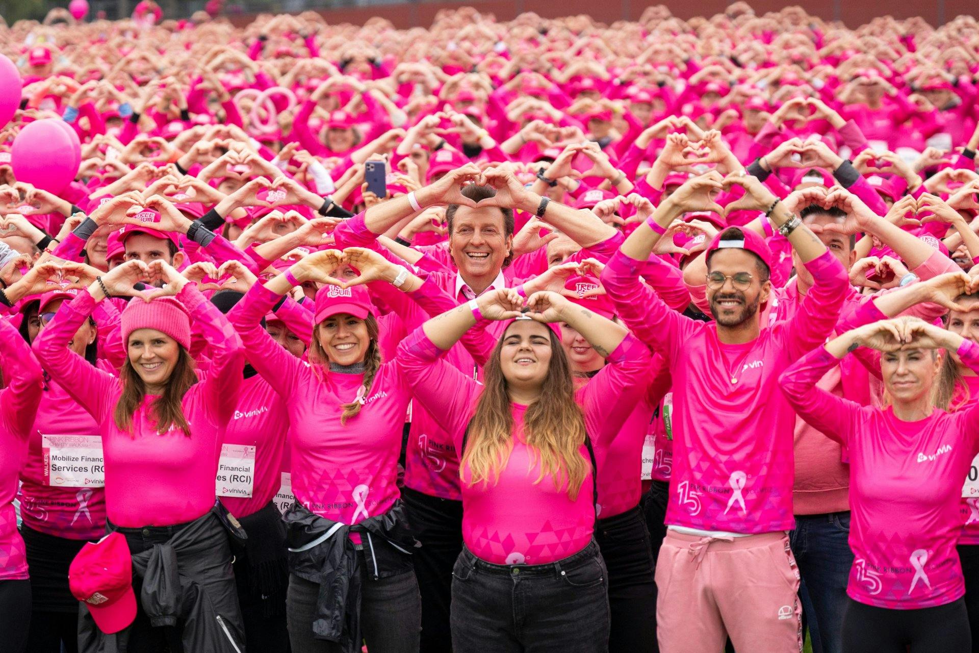 Ein Zeichen setzen: Unzählige Menschen tragen pinke Kleidung und machen Brustkrebsbetroffenen Mut.