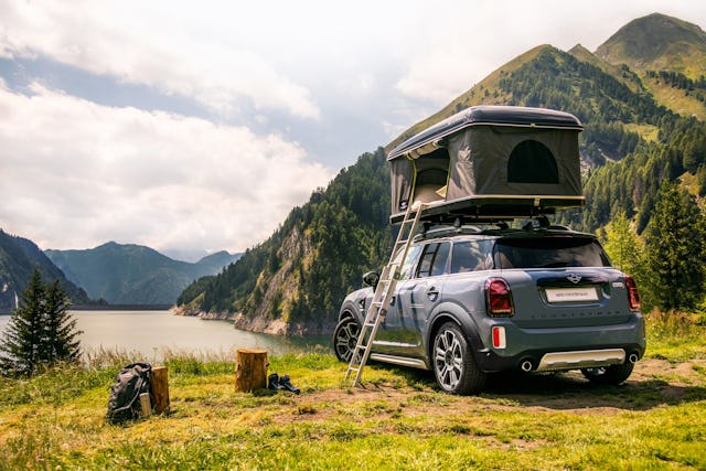 Et notre deuxième localité te promet aussi une nuit inoubliable: le lac de Luzzone, au Tessin. Et notre deuxième localité te promet aussi une nuit inoubliable: le lac de Luzzone, au Tessin.